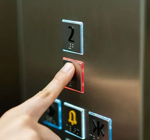 Pulsantiera di un ascensore con display numerico